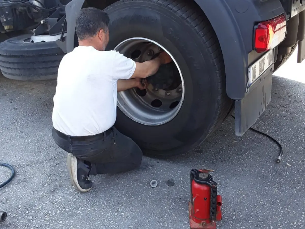 Sivaslı Oto Lastikçi